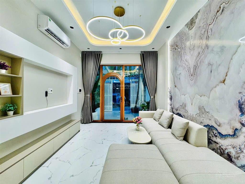 Bán gấp nhà q10 trần thiện chánh. giá 3,1 tỷ. dt 69m2. 3 tầng. 3pn 3wc. sổ hồng riêng