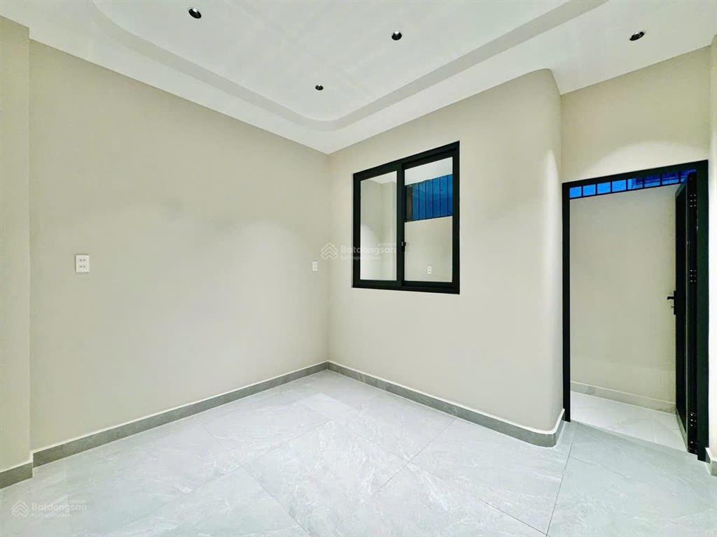 Bán gấp nhà q10 trần thiện chánh. giá 3,1 tỷ. dt 69m2. 3 tầng. 3pn 3wc. sổ hồng riêng