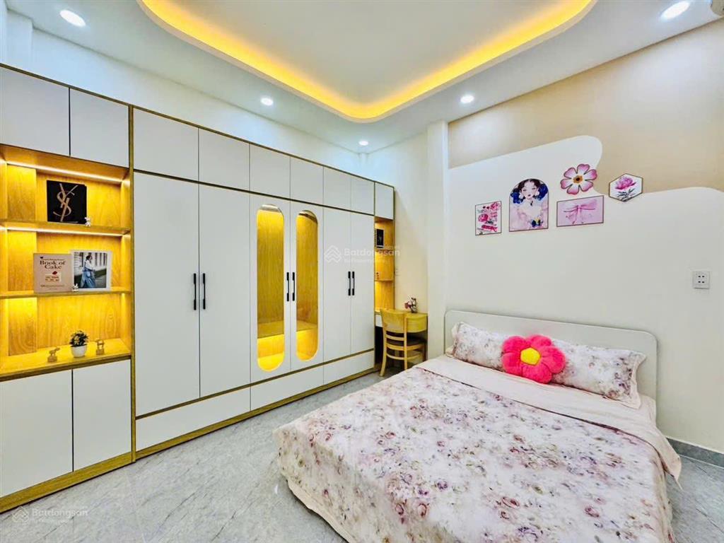 Cần bán gấp trong tháng nhà hẻm trần tuấn khải q5. dt 65.4m2. 3pn 3wc. sổ hồng riêng