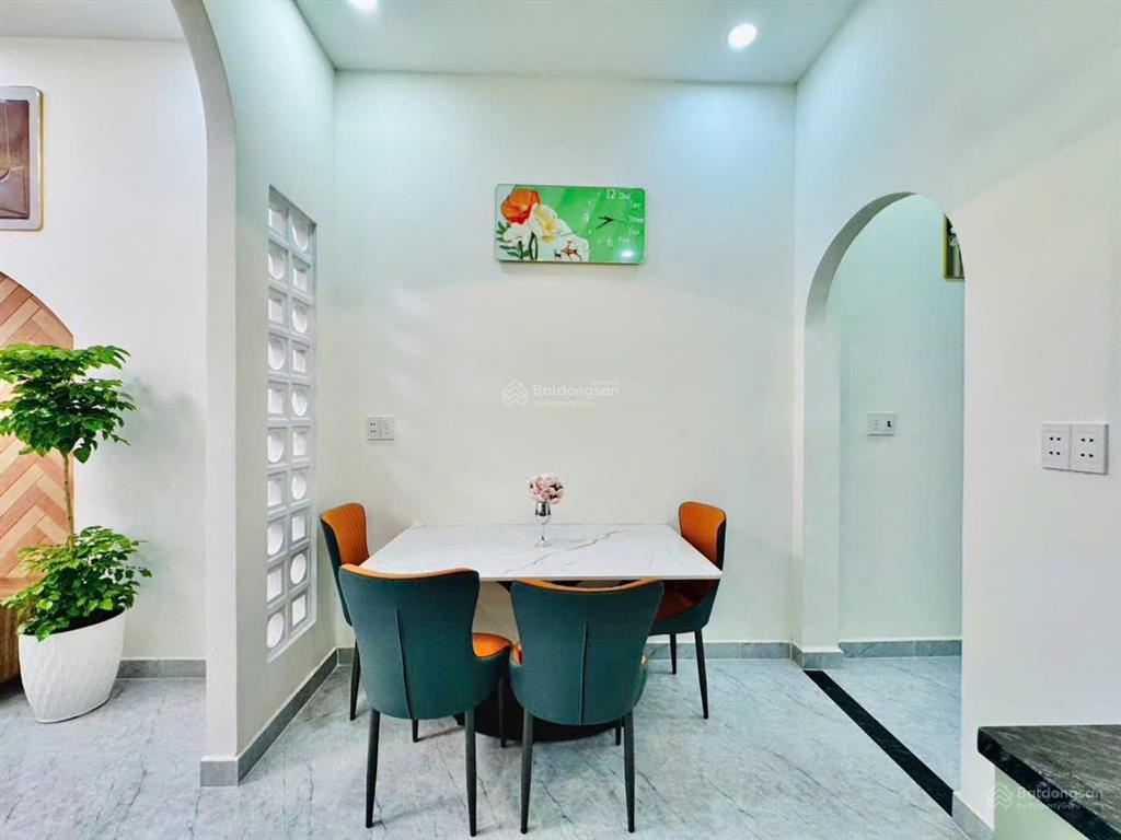 Cần bán gấp trong tháng nhà hẻm trần tuấn khải q5. dt 65.4m2. 3pn 3wc. sổ hồng riêng