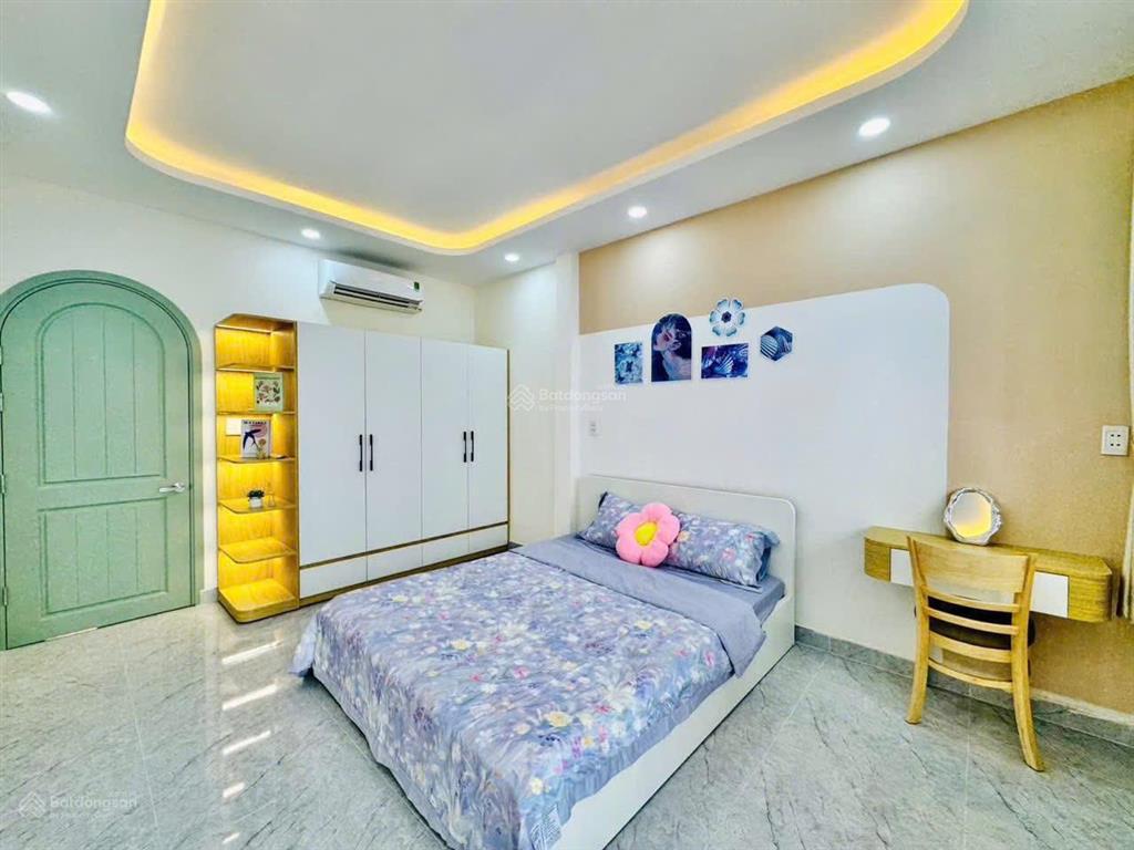Cần bán gấp trong tháng nhà hẻm trần tuấn khải q5. dt 65.4m2. 3pn 3wc. sổ hồng riêng