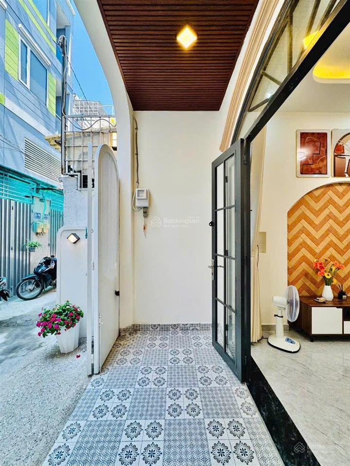 Cần bán gấp trong tháng nhà hẻm trần tuấn khải q5. dt 65.4m2. 3pn 3wc. sổ hồng riêng