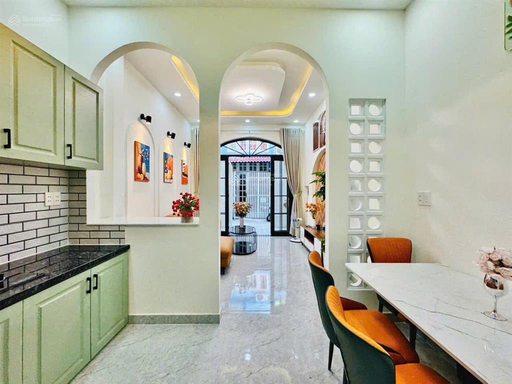 Cần bán gấp trong tháng nhà hẻm trần tuấn khải q5. dt 65.4m2. 3pn 3wc. sổ hồng riêng