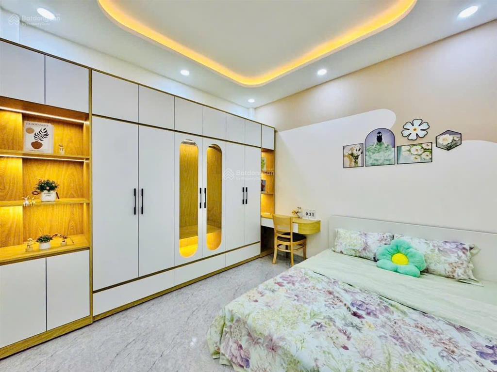 Cần bán gấp trong tháng nhà hẻm trần tuấn khải q5. dt 65.4m2. 3pn 3wc. sổ hồng riêng