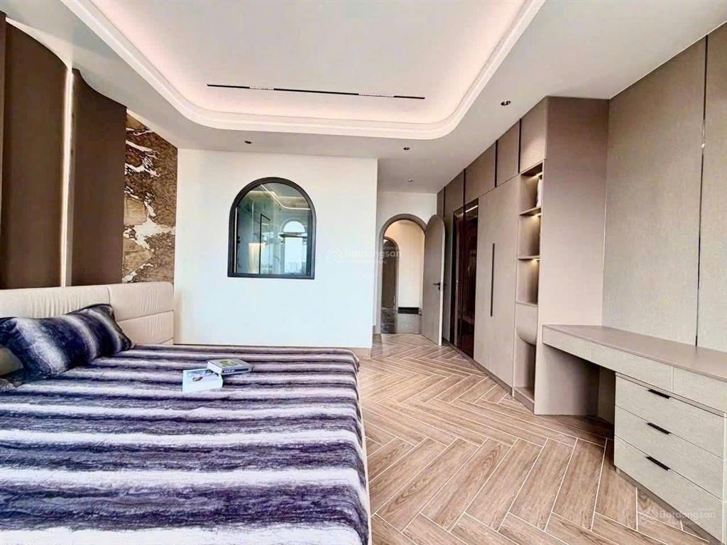 Nhà dt lớn giá siêu ngộp tại trần quang diệu q3. giá6,2 tỷ. dt110m2. 4tầng. 4pn. sổ hồng riêng