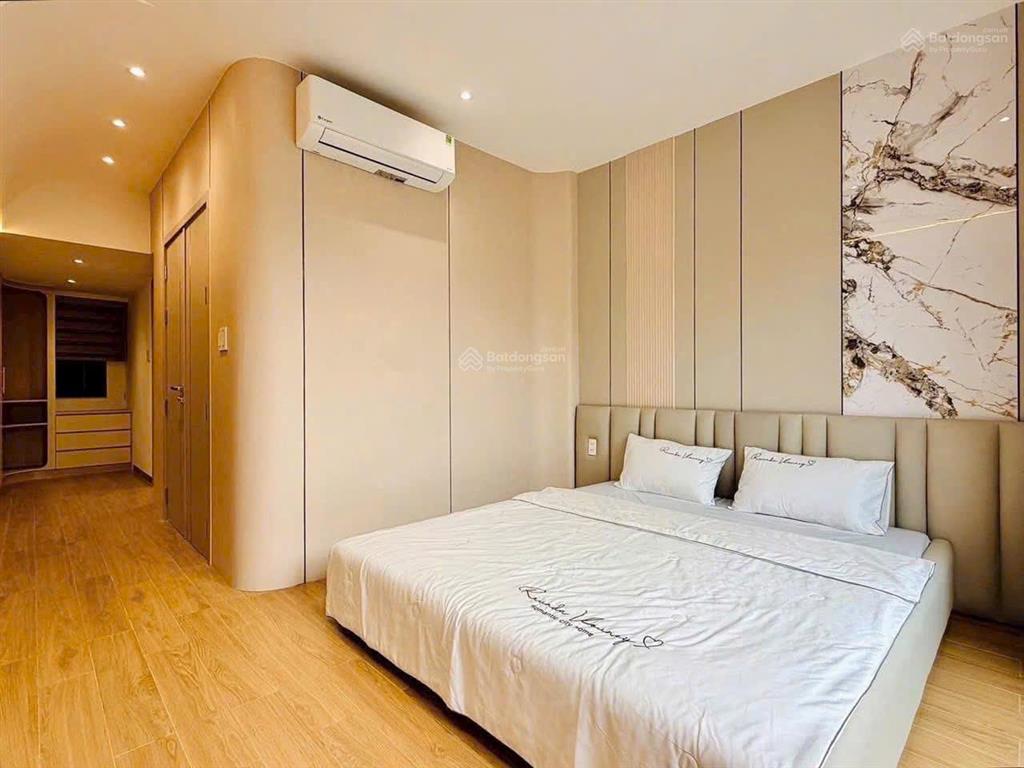 Nhà giá siêu ngộp tại trung tâm q3, nguyễn thiện thuật. giá 3,1 tỷ. 6 tầng, 4pn 5wc. sổ hồng riêng