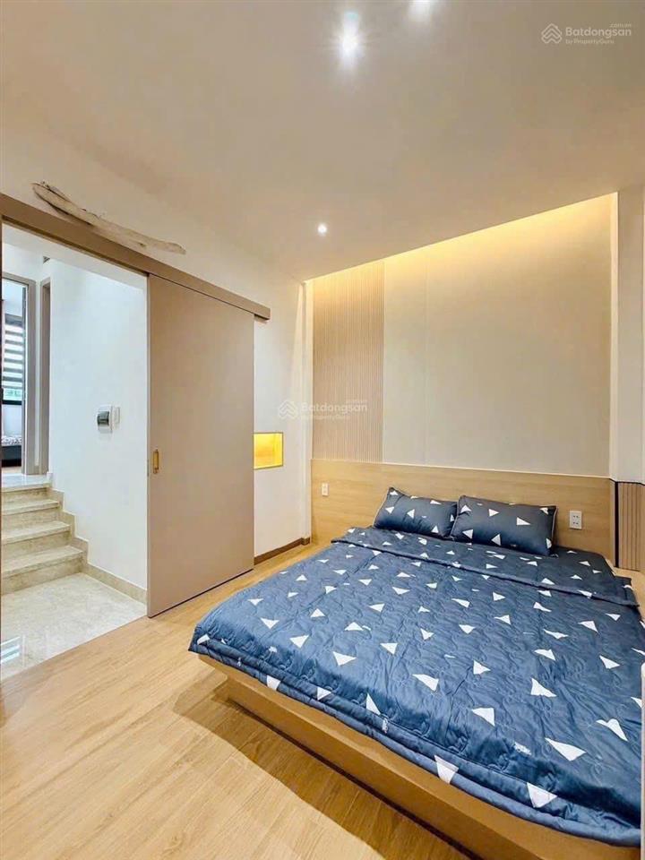 Nhà giá siêu ngộp tại trung tâm q3, nguyễn thiện thuật. giá 3,1 tỷ. 6 tầng, 4pn 5wc. sổ hồng riêng