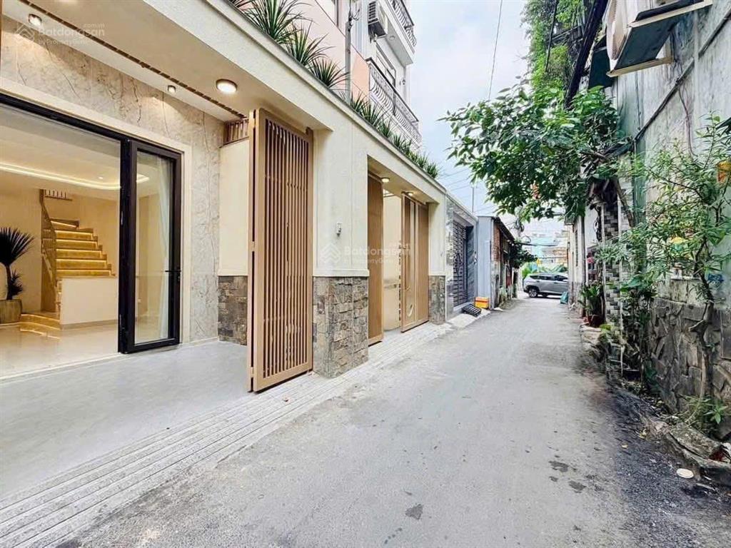 Nhà giá siêu ngộp tại trung tâm q3, nguyễn thiện thuật. giá 3,1 tỷ. 6 tầng, 4pn 5wc. sổ hồng riêng