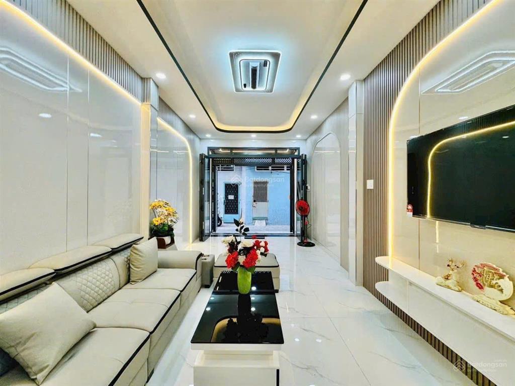 Nhà giá ngộp cần bán gấp tại q. 4 tôn thất thuyết p. 1. giá 78.5m2. 3 tầng, 3pn 3wc. sổ hồng riêng