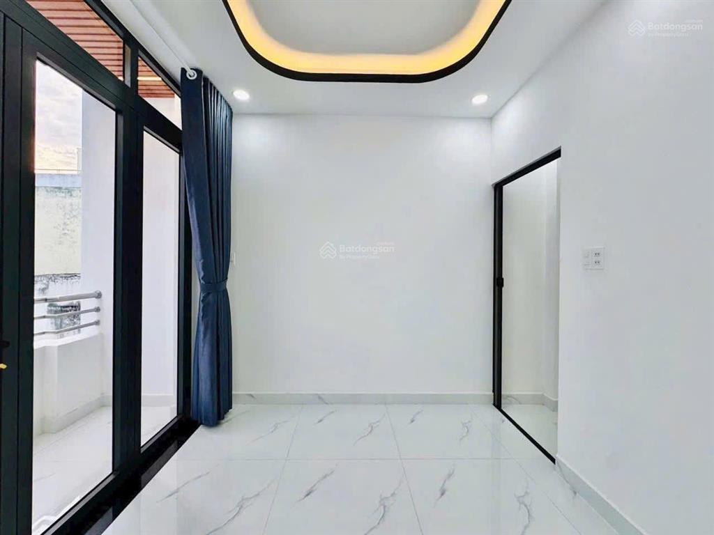Nhà giá ngộp cần bán gấp tại q. 4 tôn thất thuyết p. 1. giá 78.5m2. 3 tầng, 3pn 3wc. sổ hồng riêng