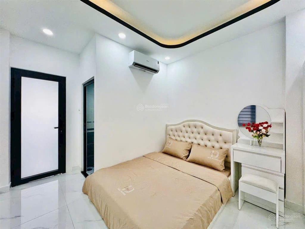 Nhà giá ngộp cần bán gấp tại q. 4 tôn thất thuyết p. 1. giá 78.5m2. 3 tầng, 3pn 3wc. sổ hồng riêng