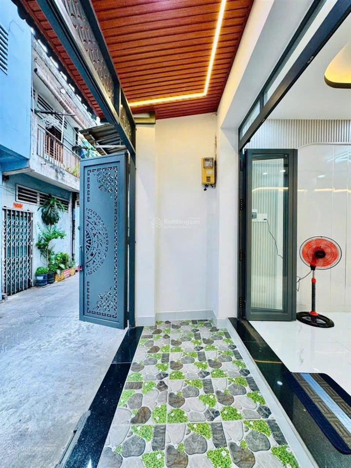 Nhà giá ngộp cần bán gấp tại q. 4 tôn thất thuyết p. 1. giá 78.5m2. 3 tầng, 3pn 3wc. sổ hồng riêng