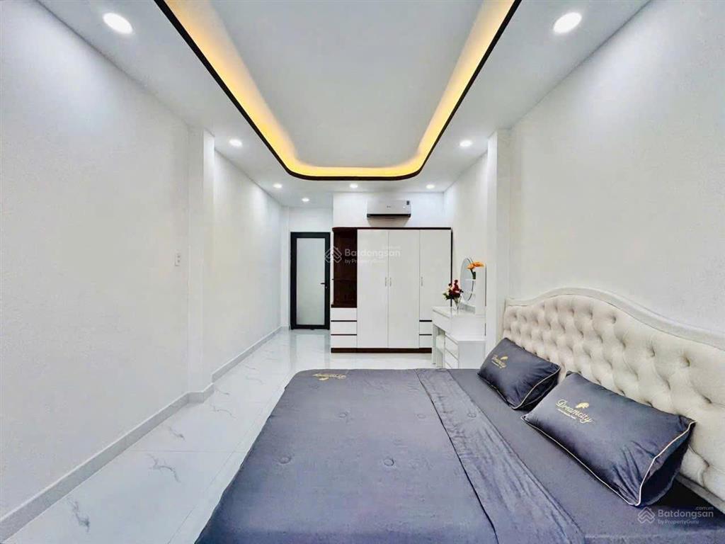 Nhà giá ngộp cần bán gấp tại q. 4 tôn thất thuyết p. 1. giá 78.5m2. 3 tầng, 3pn 3wc. sổ hồng riêng
