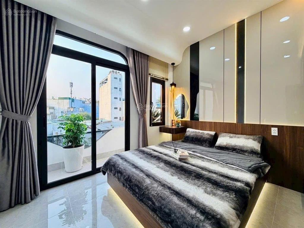 Cô cúc cần bán gấp nhà lý thường kiệt p5 q10. giá 4,2tỷ. dt 67.5m2. 3tầng. 3pn 3wc. sổ hồng riêng