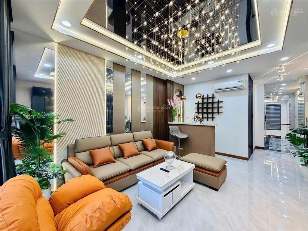 Nhà mới xây cần bán gấp hoa lan, p.7 phú nhuận. giá 6,2 tỷ. dt 85m2. 7pn 10wc. sổ hồng riêng