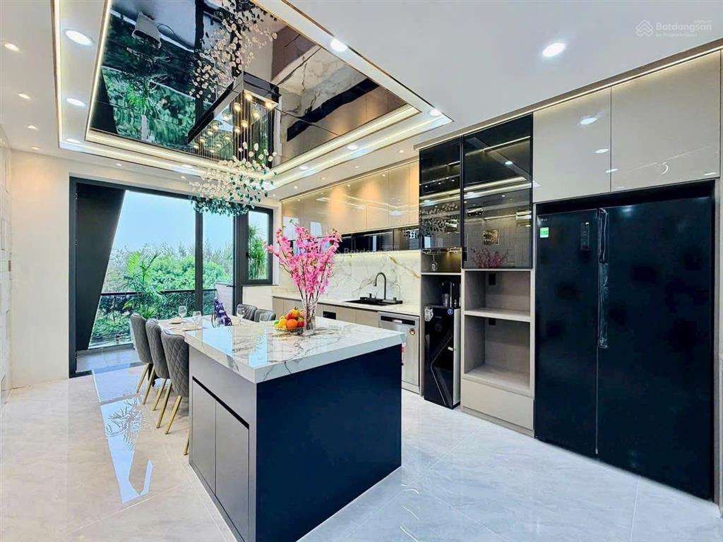 Nhà mới xây cần bán gấp hoa lan, p.7 phú nhuận. giá 6,2 tỷ. dt 85m2. 7pn 10wc. sổ hồng riêng