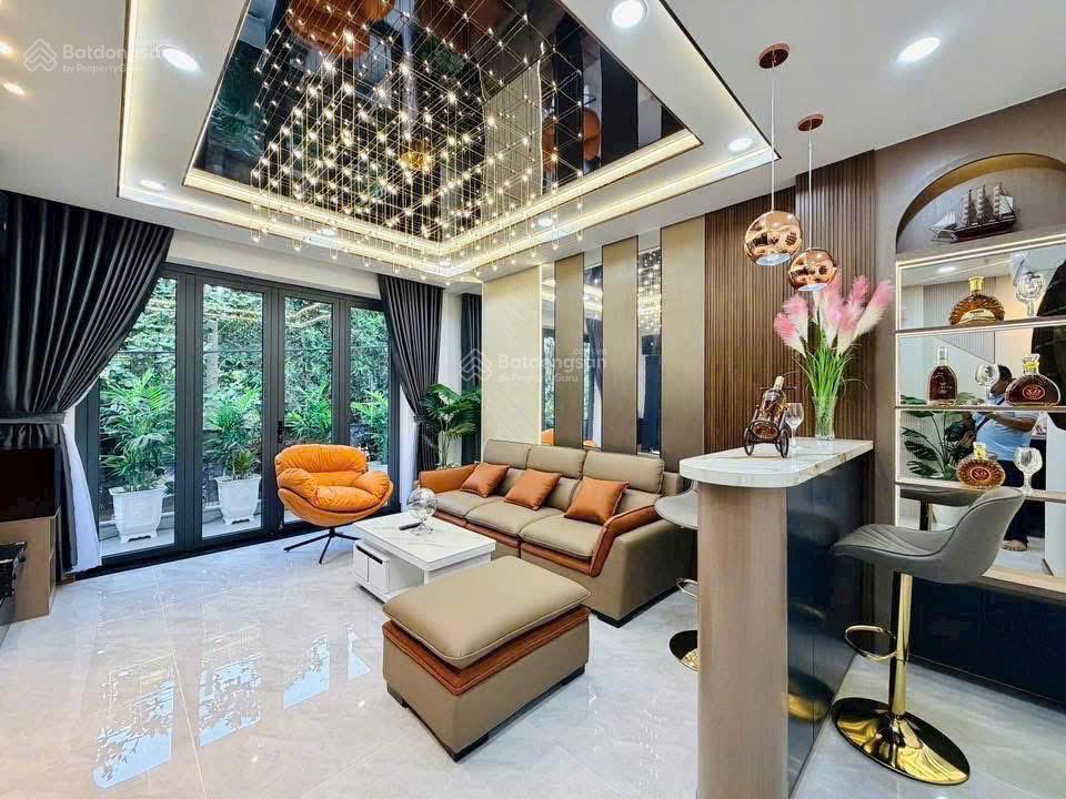 Nhà mới xây cần bán gấp hoa lan, p.7 phú nhuận. giá 6,2 tỷ. dt 85m2. 7pn 10wc. sổ hồng riêng