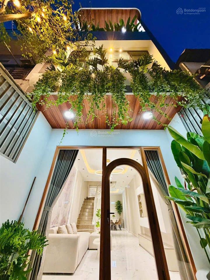 Bán gấp nhà trần cao vân p.6 q3. giá 3,35 tỷ. dt 69m2. 3pn 4wc. 3 tầng. sổ hồng riêng