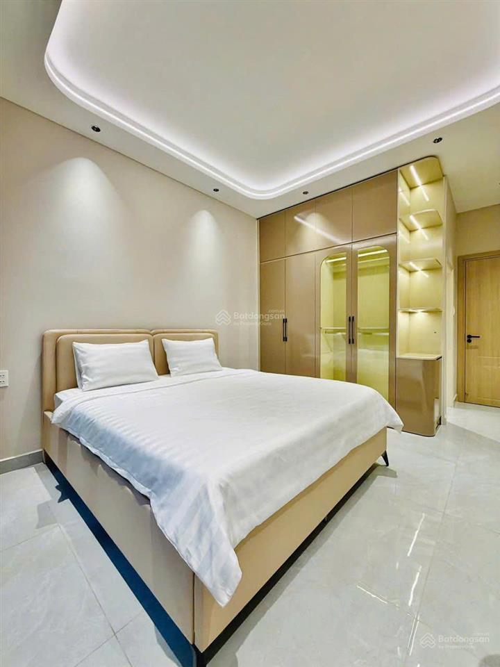 Bán gấp nhà trần cao vân p.6 q3. giá 3,35 tỷ. dt 69m2. 3pn 4wc. 3 tầng. sổ hồng riêng