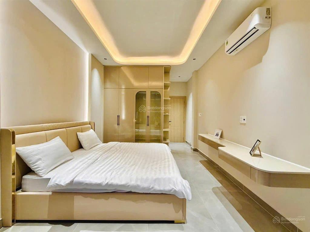Bán gấp nhà trần cao vân p.6 q3. giá 3,35 tỷ. dt 69m2. 3pn 4wc. 3 tầng. sổ hồng riêng