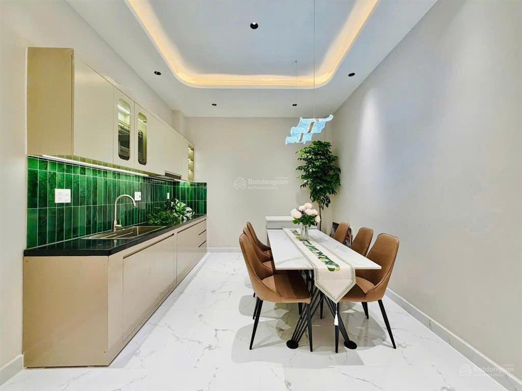 Bán gấp nhà trần cao vân p.6 q3. giá 3,35 tỷ. dt 69m2. 3pn 4wc. 3 tầng. sổ hồng riêng