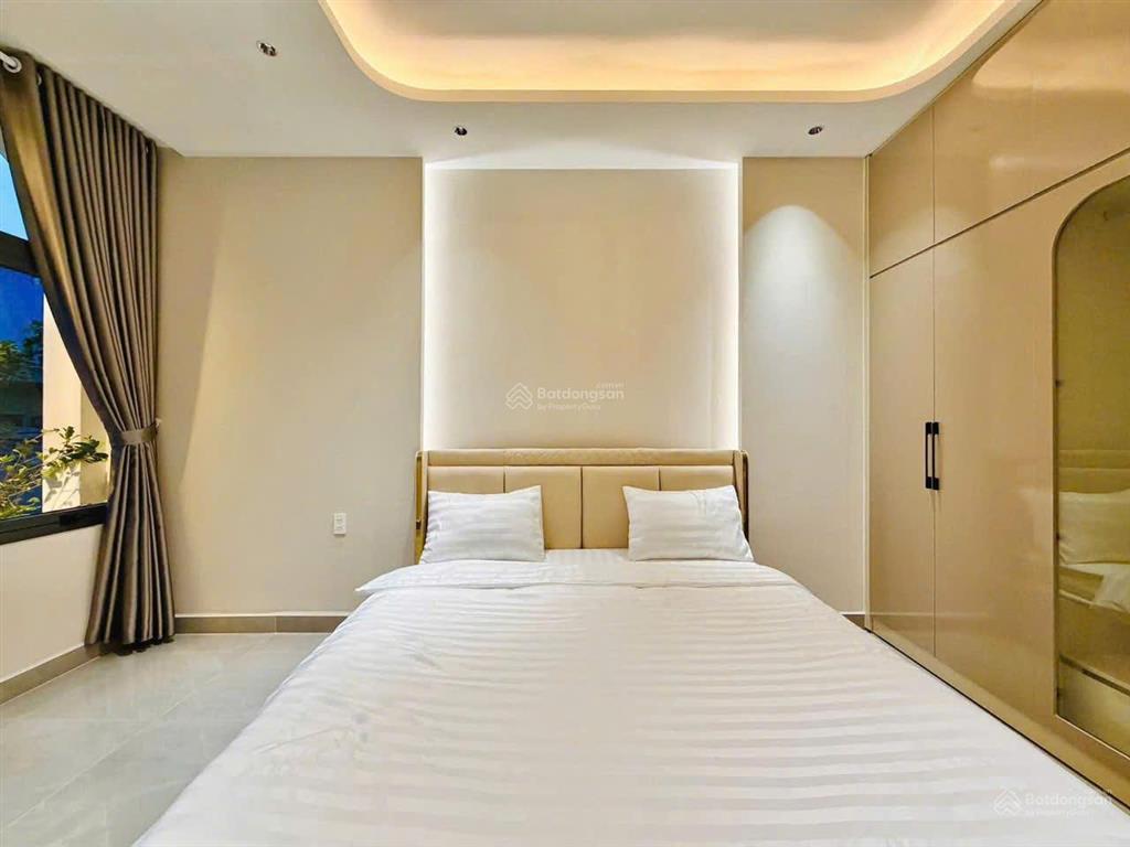 Bán gấp nhà trần cao vân p.6 q3. giá 3,35 tỷ. dt 69m2. 3pn 4wc. 3 tầng. sổ hồng riêng