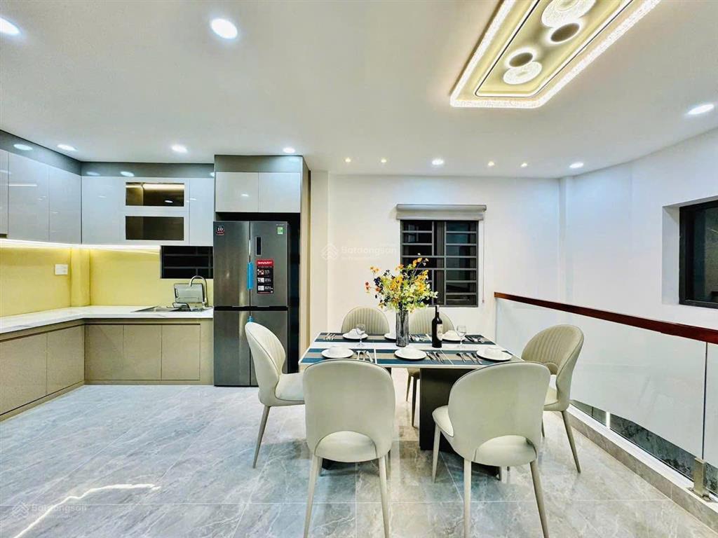 Chú 2 cần bán gấp nhà hẻm duy tân, p.15 phú nhuận. giá 3,26 tỷ. dt80m2. 4tầng. sổ riêng chính chủ
