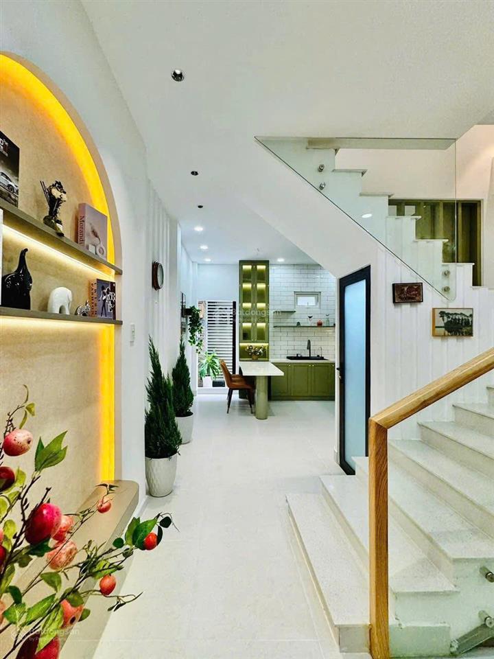 Nhà giá rẻ tại lê thúc hoạch, phú thọ hòa, tân phú. giá 3,25 tỷ. 4pn 4wc. 3 tầng. sổ hồng riêng