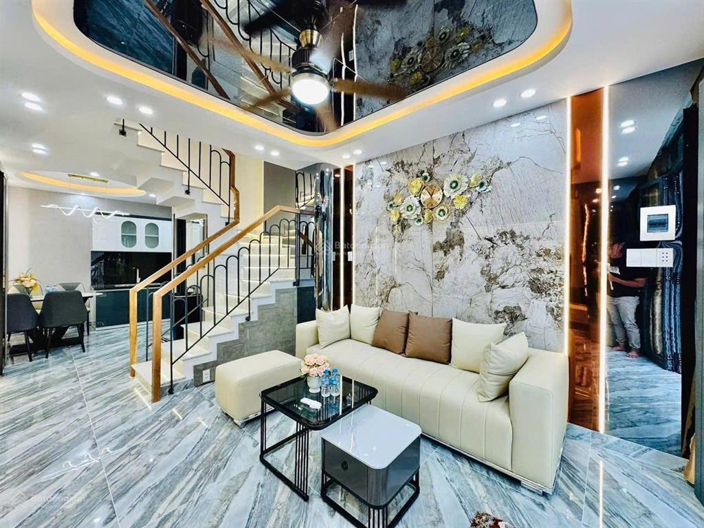 Cần bán gấp nhà trần văn ơn, p. tân sơn nhì, tân phú. giá 2,7 tỷ. 4pn 4wc, 3 tầng. sổ hồng riêng