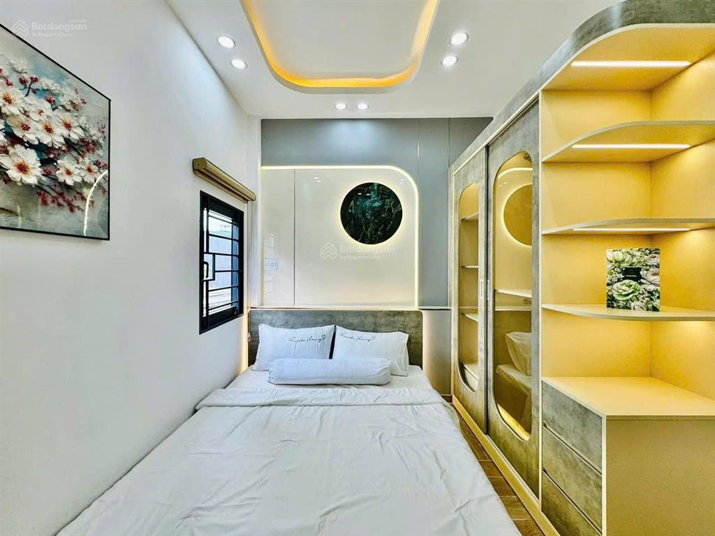 Cần bán gấp nhà trần văn ơn, p. tân sơn nhì, tân phú. giá 2,7 tỷ. 4pn 4wc, 3 tầng. sổ hồng riêng