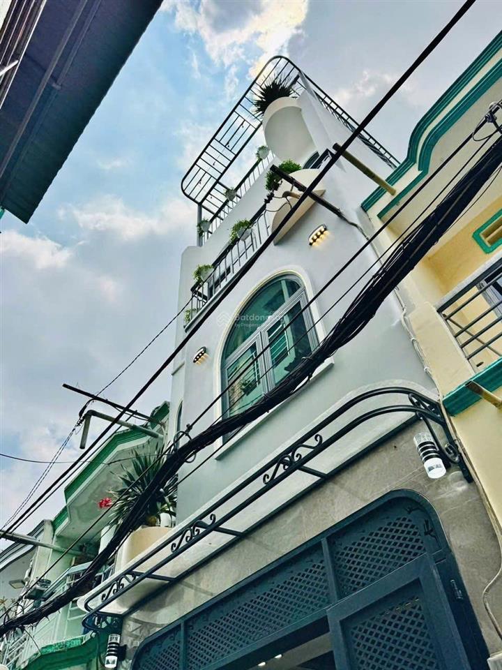 Cần bán gấp nhà trần văn ơn, p. tân sơn nhì, tân phú. giá 2,7 tỷ. 4pn 4wc, 3 tầng. sổ hồng riêng