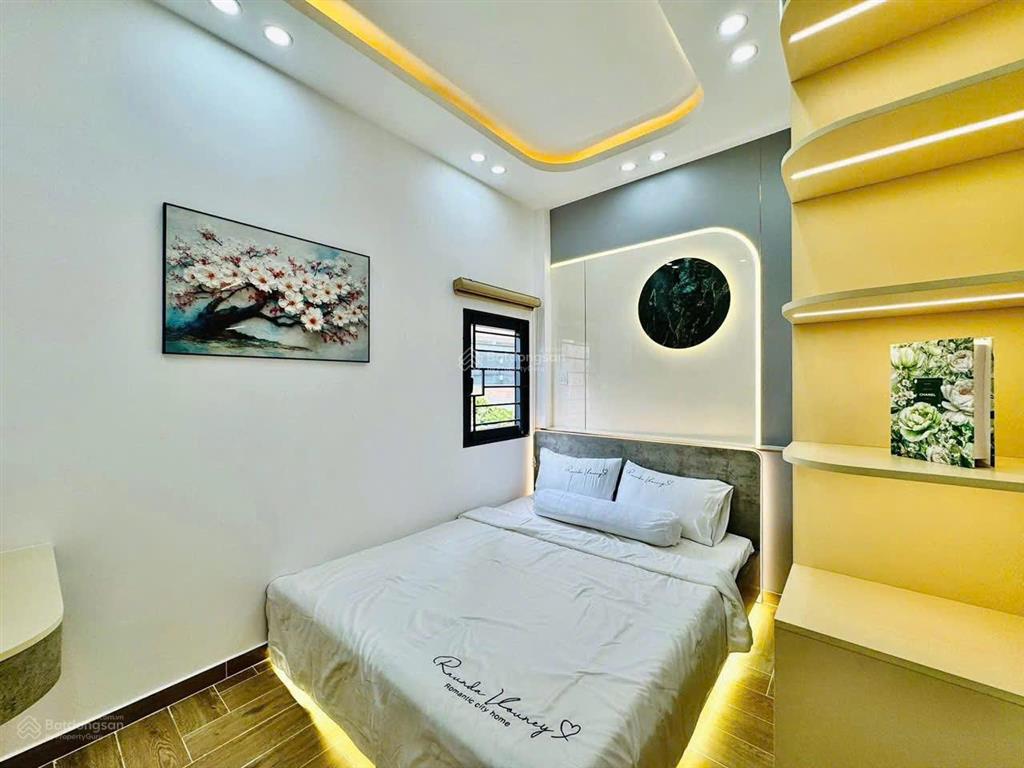 Cần bán gấp nhà trần văn ơn, p. tân sơn nhì, tân phú. giá 2,7 tỷ. 4pn 4wc, 3 tầng. sổ hồng riêng