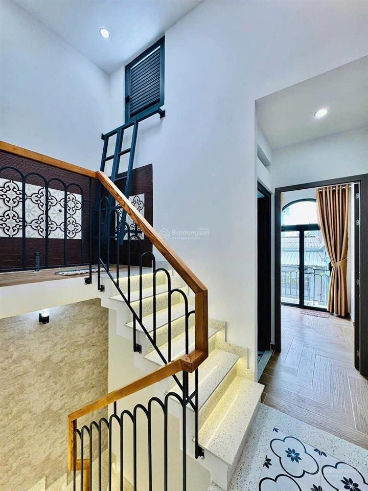 Cần bán gấp nhà trần văn ơn, p. tân sơn nhì, tân phú. giá 2,7 tỷ. 4pn 4wc, 3 tầng. sổ hồng riêng