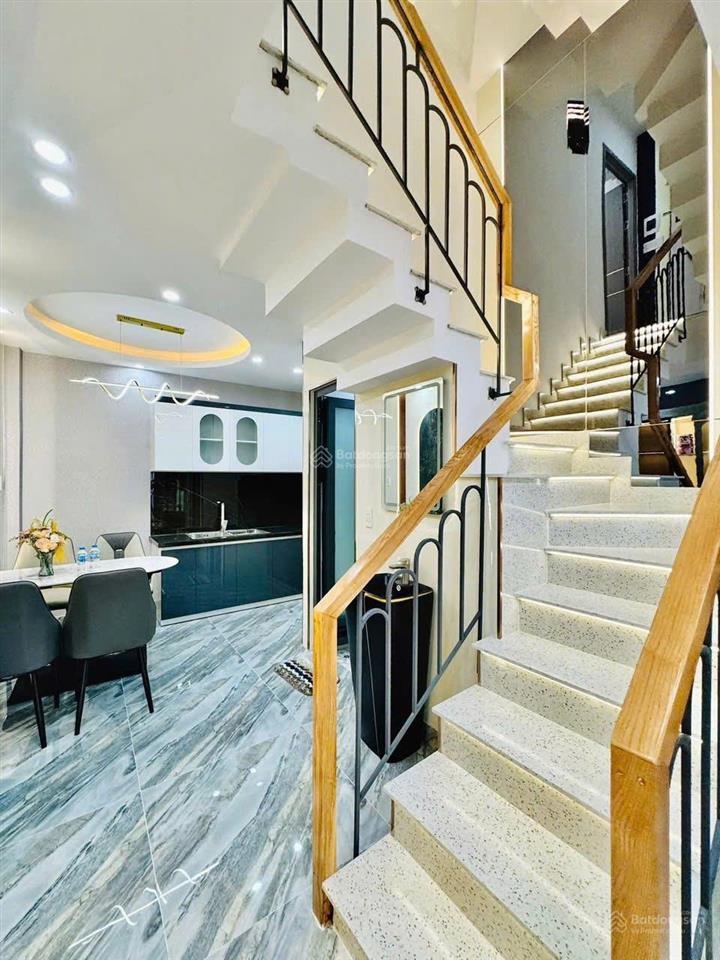 Cần bán gấp nhà trần văn ơn, p. tân sơn nhì, tân phú. giá 2,7 tỷ. 4pn 4wc, 3 tầng. sổ hồng riêng