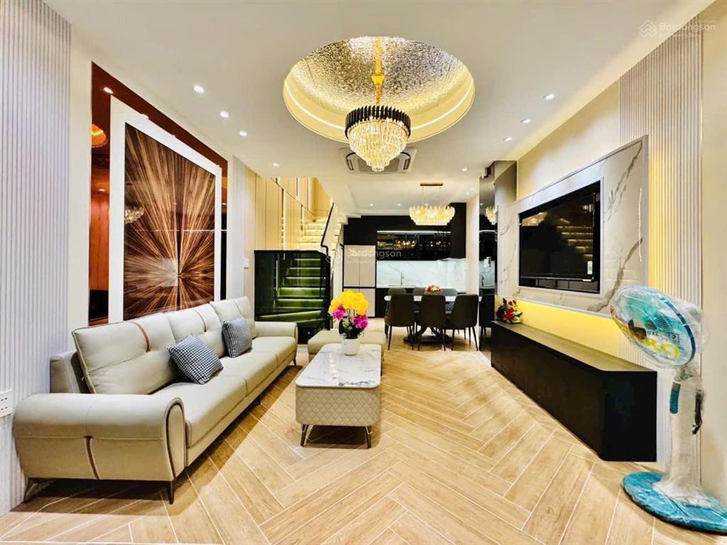 Kẹt tiền bán gấp nhà ung văn khiêm, p.25 bình thạnh. giá 3,35 tỷ. dt 65m2. 3pn 4wc. sổ hồng riêng