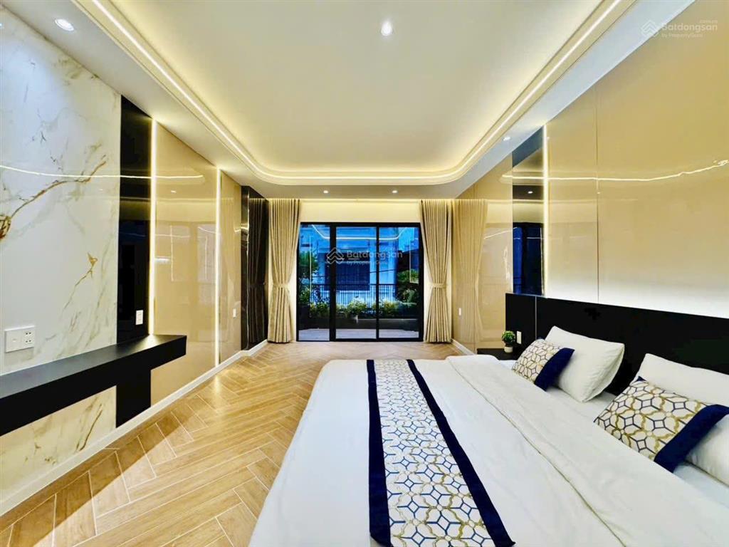 Kẹt tiền bán gấp nhà ung văn khiêm, p.25 bình thạnh. giá 3,35 tỷ. dt 65m2. 3pn 4wc. sổ hồng riêng