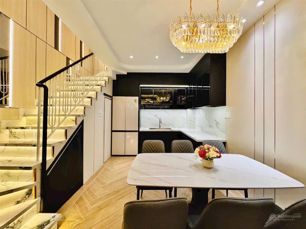 Kẹt tiền bán gấp nhà ung văn khiêm, p.25 bình thạnh. giá 3,35 tỷ. dt 65m2. 3pn 4wc. sổ hồng riêng