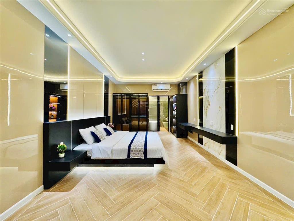 Kẹt tiền bán gấp nhà ung văn khiêm, p.25 bình thạnh. giá 3,35 tỷ. dt 65m2. 3pn 4wc. sổ hồng riêng