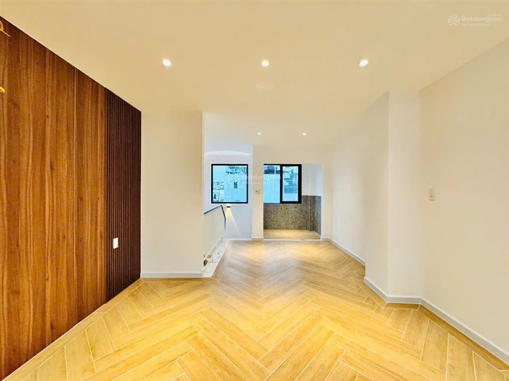 Kẹt tiền bán gấp nhà ung văn khiêm, p.25 bình thạnh. giá 3,35 tỷ. dt 65m2. 3pn 4wc. sổ hồng riêng