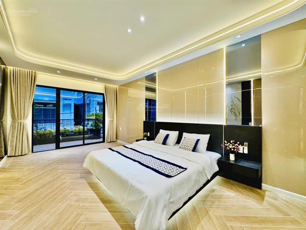 Kẹt tiền bán gấp nhà ung văn khiêm, p.25 bình thạnh. giá 3,35 tỷ. dt 65m2. 3pn 4wc. sổ hồng riêng
