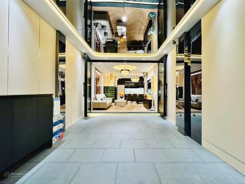 Kẹt tiền bán gấp nhà ung văn khiêm, p.25 bình thạnh. giá 3,35 tỷ. dt 65m2. 3pn 4wc. sổ hồng riêng