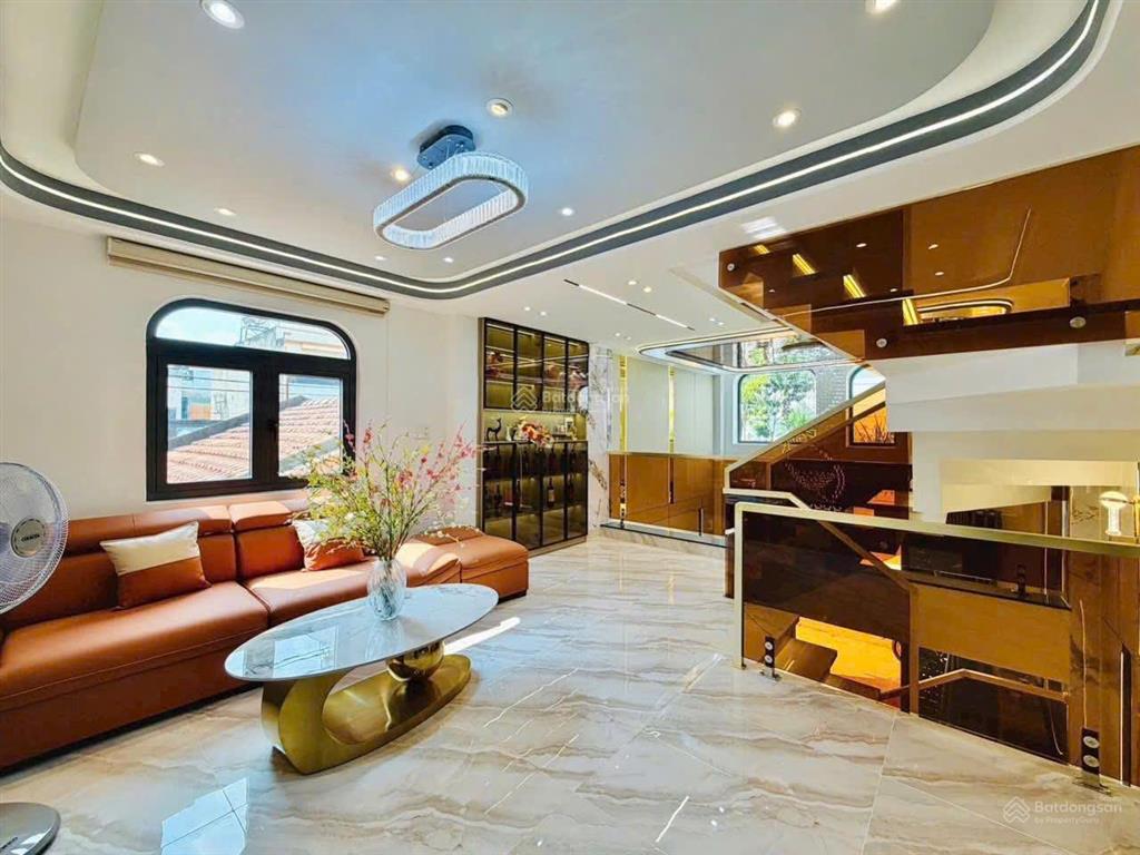 Bán gấp nhà nguyễn gia thiều, p.6 q.3. giá 3,4 tỷ. dt 63m2. 4pn 4wc, 4 tầng. sổ hồng riêng
