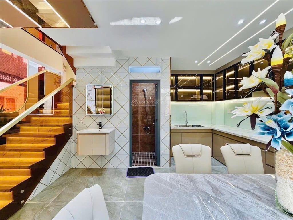 Bán gấp nhà nguyễn gia thiều, p.6 q.3. giá 3,4 tỷ. dt 63m2. 4pn 4wc, 4 tầng. sổ hồng riêng