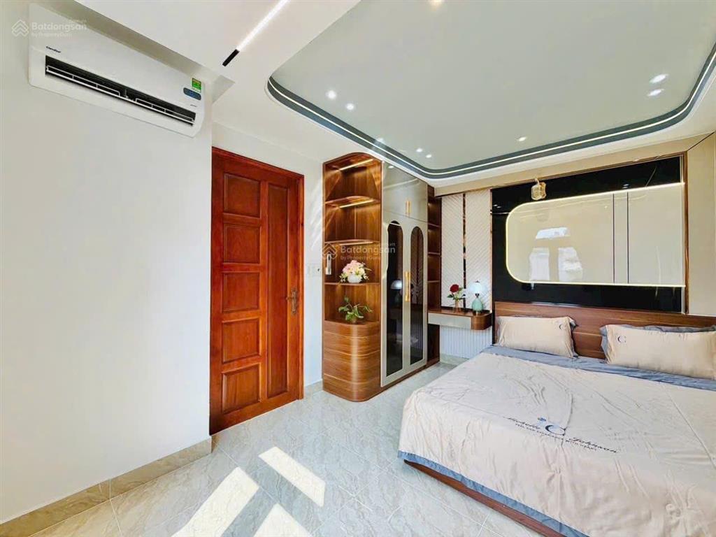 Bán gấp nhà nguyễn gia thiều, p.6 q.3. giá 3,4 tỷ. dt 63m2. 4pn 4wc, 4 tầng. sổ hồng riêng