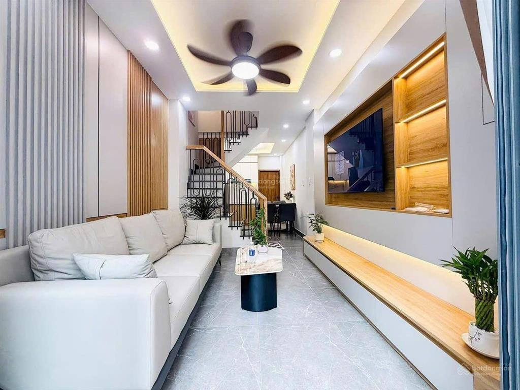 Chính chủ ký gửi bán gấp nhà vũ huy tấn p.1 bình thạnh. giá 3,5 tỷ. dt 75m2. 3tầng. sổ hồng riêng