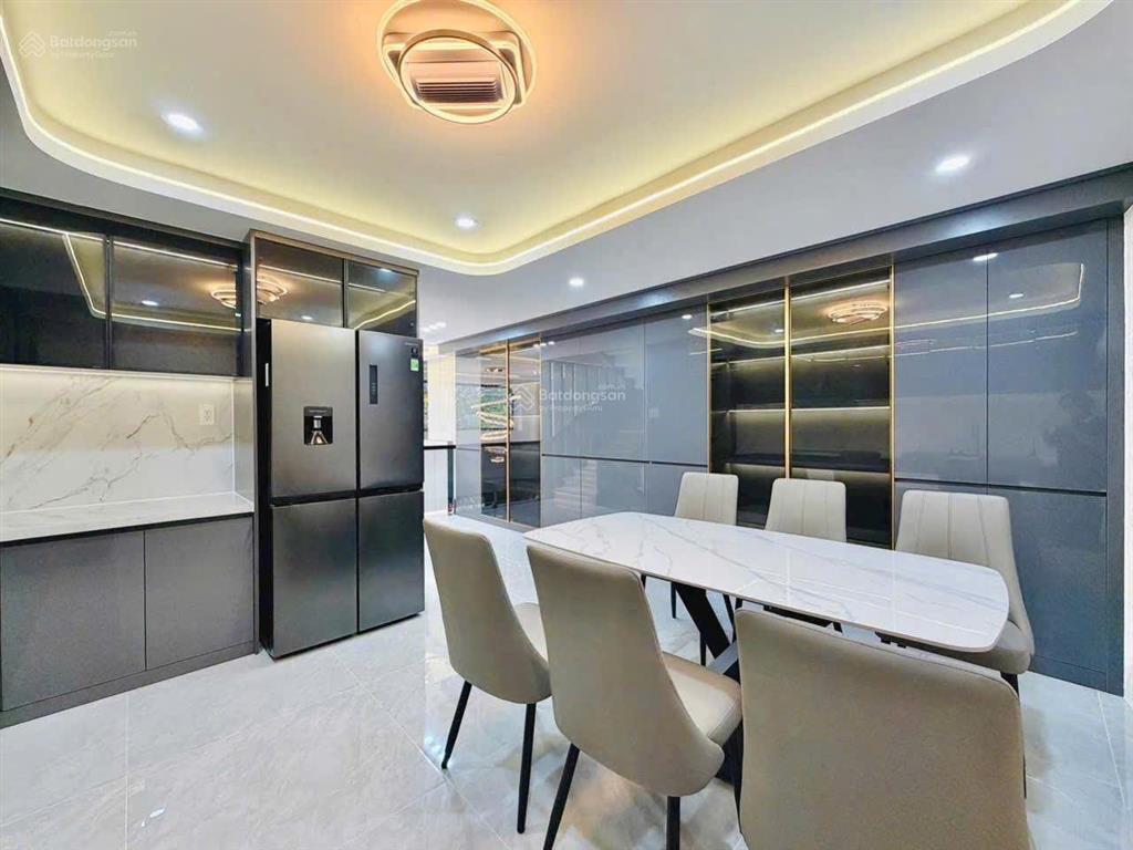 Chính chủ bán gấp nhà nhiêu tứ, p.7. phú nhuận. giá 4,19 tỷ. dt 67.2m2. 4pn. 4tầng. sổ hồng riêng
