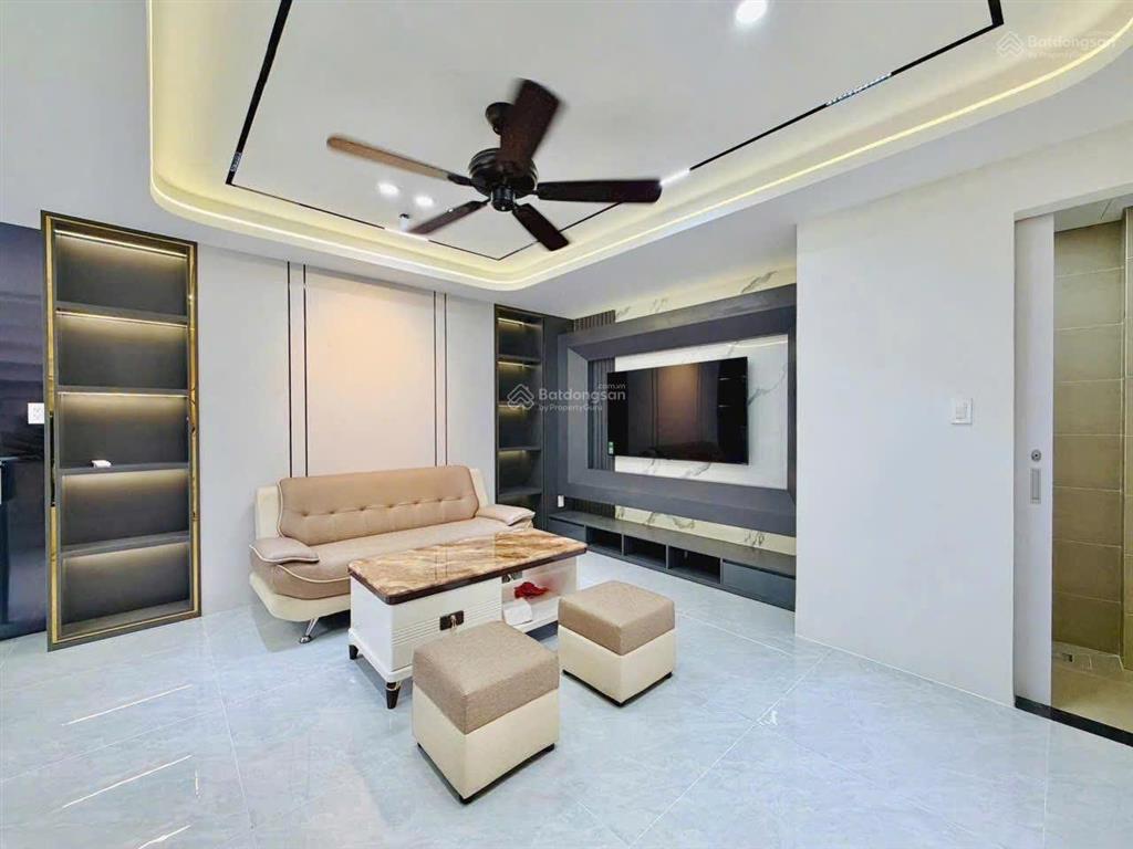 Chính chủ bán gấp nhà nhiêu tứ, p.7. phú nhuận. giá 4,19 tỷ. dt 67.2m2. 4pn. 4tầng. sổ hồng riêng