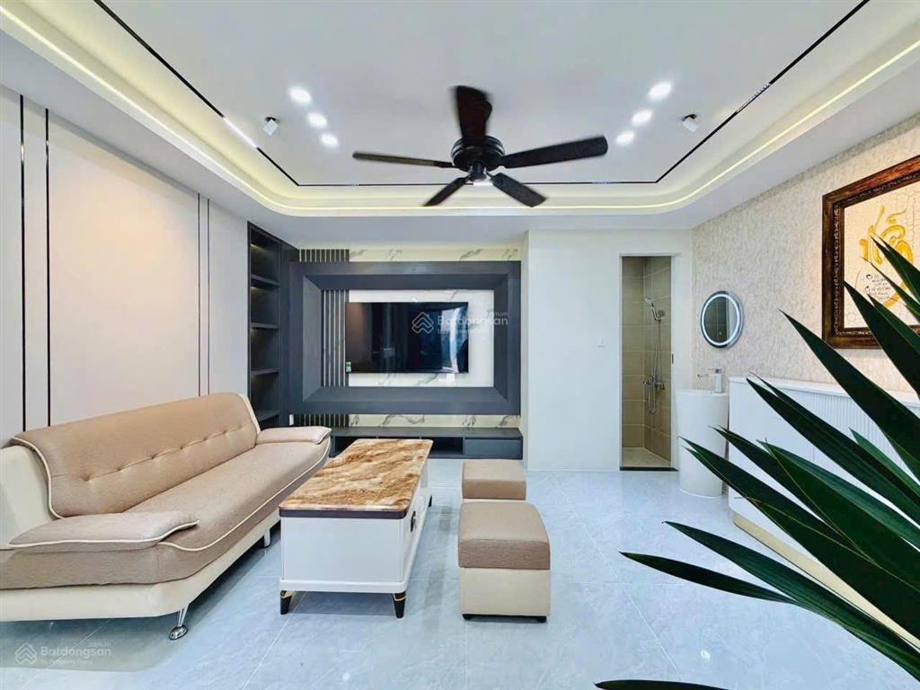 Chính chủ bán gấp nhà nhiêu tứ, p.7. phú nhuận. giá 4,19 tỷ. dt 67.2m2. 4pn. 4tầng. sổ hồng riêng