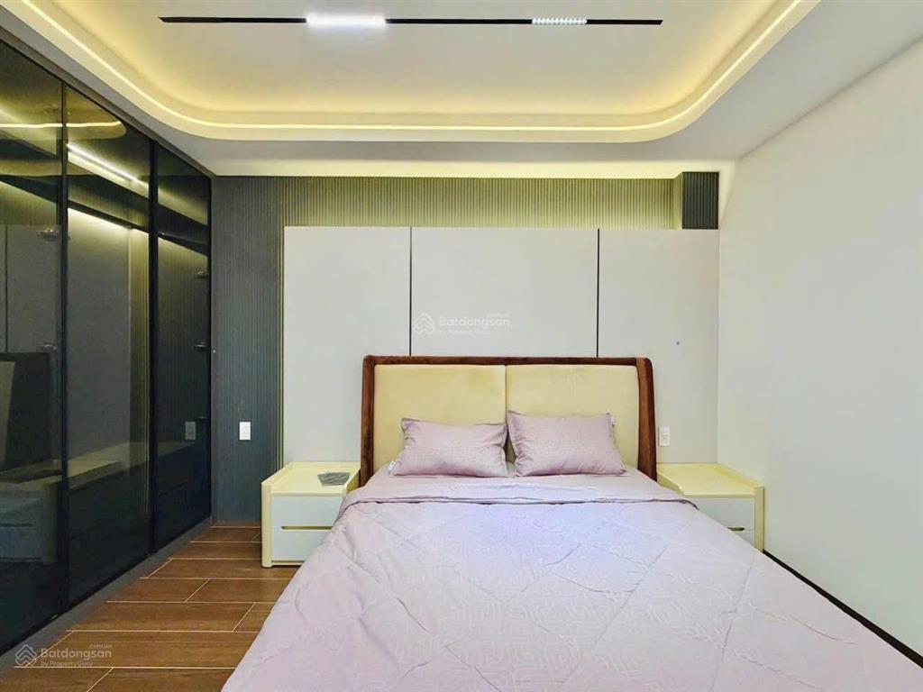 Chính chủ bán gấp nhà nhiêu tứ, p.7. phú nhuận. giá 4,19 tỷ. dt 67.2m2. 4pn. 4tầng. sổ hồng riêng