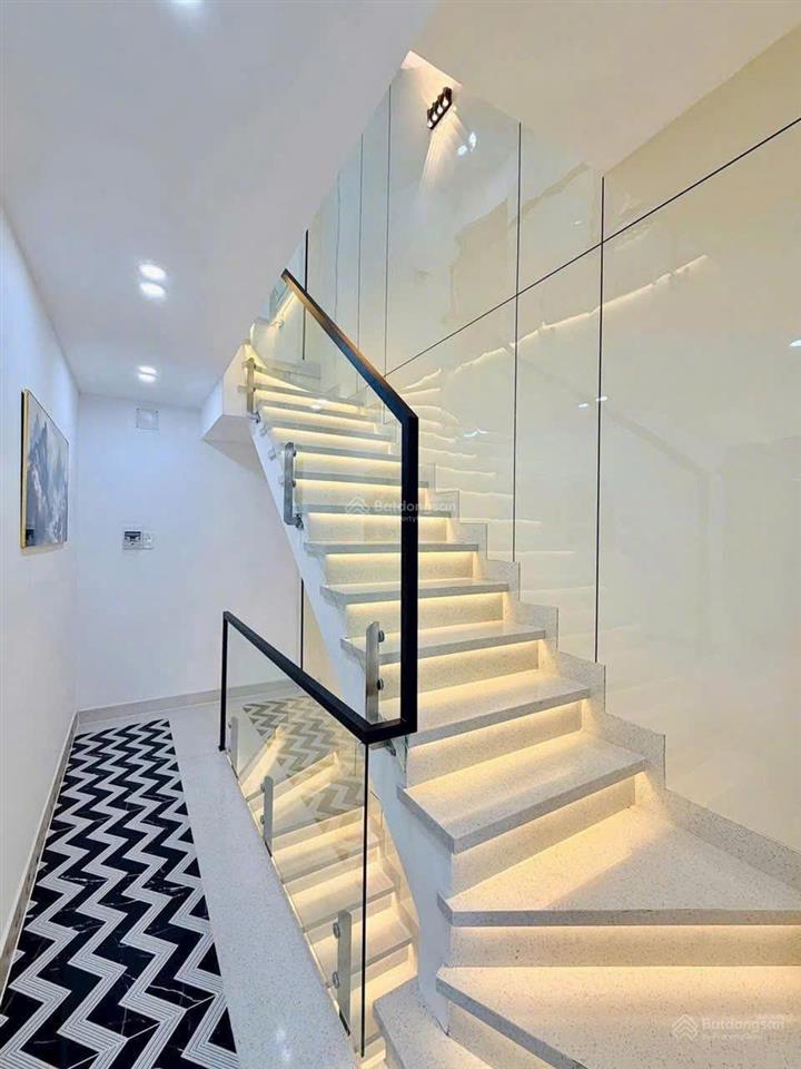 Nhà giá siêu ngộp tại nam kỳ khởi nghĩa p6 q3. giá 4,5 tỷ. dt 60m2. 3pn 4wc. 3tầng. sổ hồng riêng